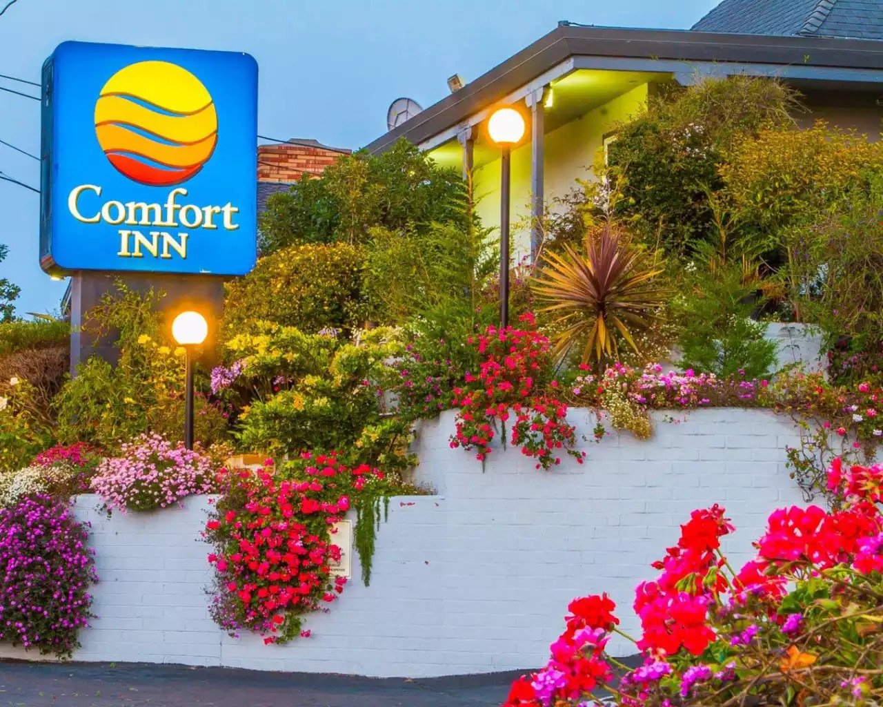 Hotels and other lodging in and near Monterey